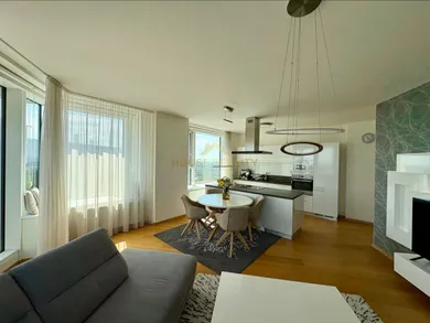 Na prenájom 3-izbový byt, 90 m², Bratislava-Staré Mesto, Landererova