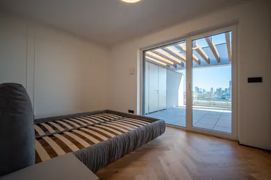 Na prenájom 3-izbový byt, 70 m², Bratislava-Nové Mesto, Matúškova