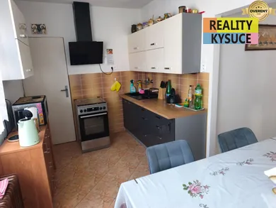Na predaj 6-izbový dom, 200 m², Turzovka, Centrum