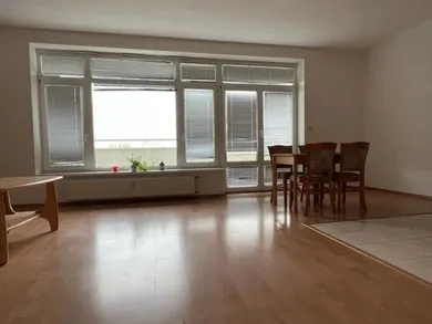 Na prenájom 2-izbový byt, 78 m², Bratislava-Nové Mesto, Stromová