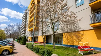 Na prenájom komerčné v Bratislava-Petržalka · €930 · Pôvodný stav