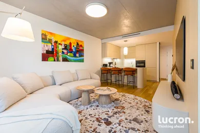 Na prenájom 2-izbový byt, 53 m², Bratislava-Staré Mesto, Floriánska