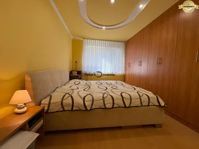 Na predaj 4-izbový byt, 83 m², Levice