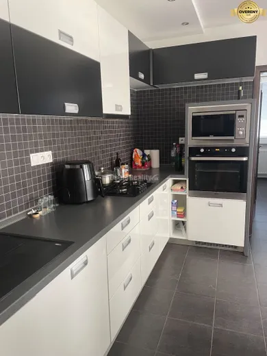 Mieszkania na wynajem, 4-pokojowe, Levice · €850
