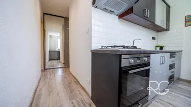 Na predaj 2-izbový byt, 51 m², Bratislava-Petržalka, Poloreckého