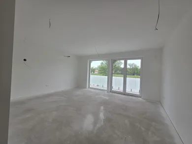 Na predaj 2-izbový byt, 60 m², Banka