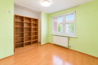 Na predaj 3-izbový byt, 69 m², Komárno