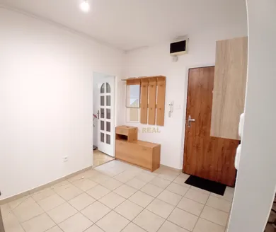 Na predaj 2-izbový byt, 50 m², Piešťany, A. Hlinku