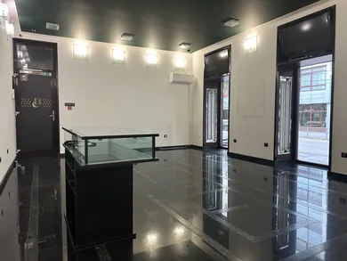 Na prenájom komerčné, 45 m², Bratislava-Staré Mesto, Námestie 1. mája