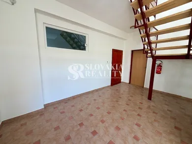 Na prenájom objekt, 17 m², Nitra, Novozámocká