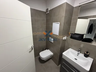 Na predaj 2-izbový byt, 52 m², Banská Bystrica, Komenského