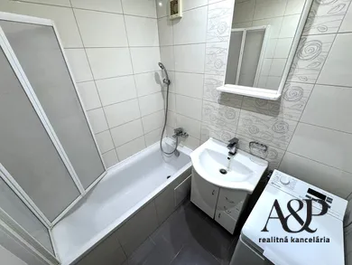 Na predaj 3-izbový byt, 67 m², Senica, Sotinská