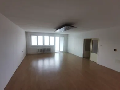 Na prenájom 2-izbový byt, 84 m², Bratislava-Petržalka, Vranovská