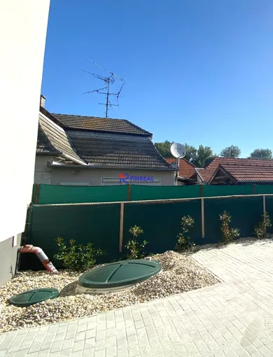 Na prenájom 1-izbový byt, 33 m², Kolárovo, Dolná