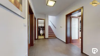 Na predaj 5-izbový dom, 190 m², Bratislava-Podunajské Biskupice