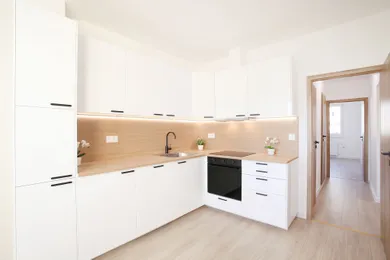 Na predaj 3-izbový byt, 68 m², Bratislava-Petržalka, Bulíkova