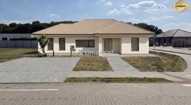 Domy na sprzedaż, 4-pokojowe, Voderady · €345 000