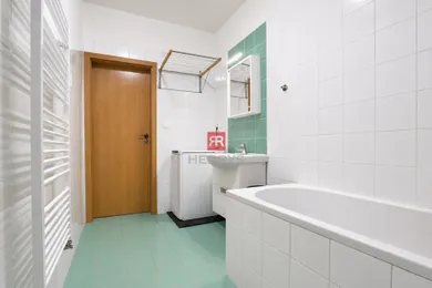 Na prenájom 2-izbový byt, 57 m², Bratislava-Vrakuňa, Majerská