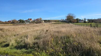 Na predaj pozemok, 582 m², Nevidzany