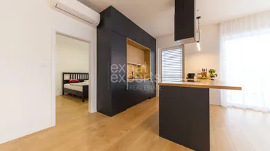 Na prenájom 4-izbový byt, 110 m², Bratislava-Nové Mesto, Jaskový rad