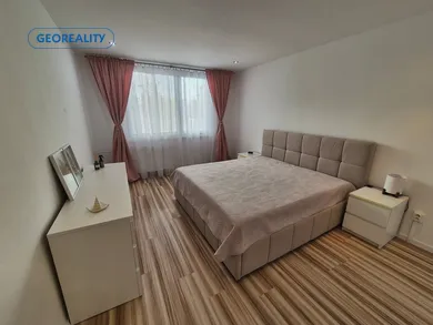 Mieszkania na wynajem, 2-pokojowe, Levice · €650