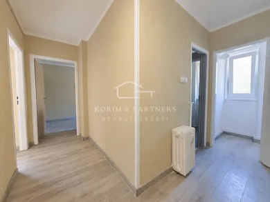 Na prenájom 2-izbový byt, 59 m², Komárno, Zváračská