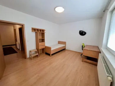Na prenájom 3-izbový byt, 96 m², Bratislava-Nové Mesto, Na Zlatej nohe