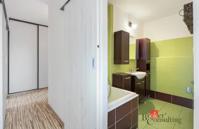 Na predaj 3-izbový byt, 77 m², Žiar nad Hronom, Sládkovičova
