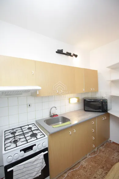 Na prenájom 2-izbový byt, 55 m², Bratislava-Petržalka, A. Gwerkovej
