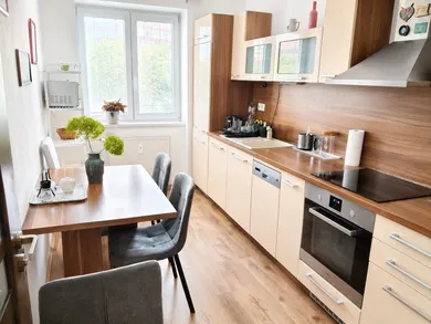 Na prenájom 2-izbový byt, 66 m², Bratislava-Nové Mesto, Trnavska cesta