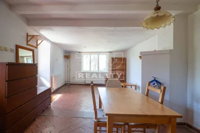 Na predaj 3-izbový dom, 650 m², Piešťany