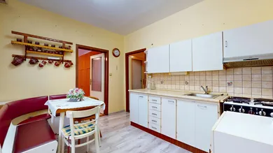 Na predaj 4-izbový byt, 82 m², Topoľčany, Krušovská
