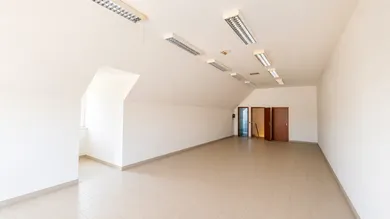 Eladó objektumok, Želiezovce · €520 000