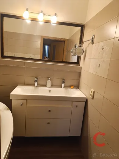 Na prenájom 3-izbový byt, 78 m², Nitra, Bajkalská