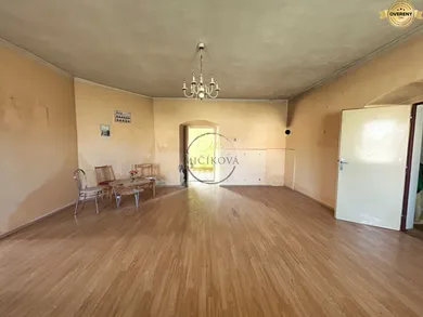 Na predaj 8-izbový dom, 250 m², Čifáre