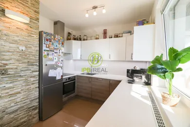 Na predaj 3-izbový byt, 64 m², Stupava, Cementárenská
