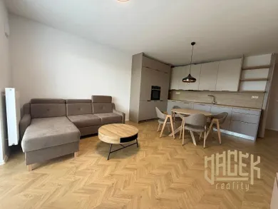 Mieszkania na wynajem, 2-pokojowe, Považská Bystrica · €700