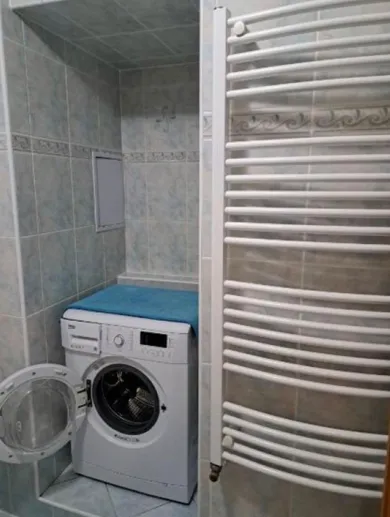 Na prenájom 3-izbový byt, 79 m², Bratislava-Nové Mesto, Rozvodná