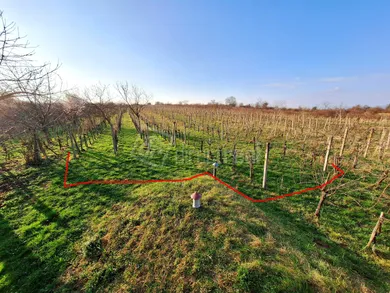 Na predaj pozemok v Vráble · €68 000 · Pôvodný stav