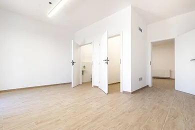 Na prenájom komerčné, 76 m², Stupava, Hlavná