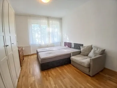 Na prenájom 2-izbový byt, 55 m², Bratislava-Nové Mesto, Sibírska