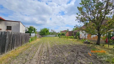 Na predaj pozemok, 964 m², Nesvady, Horná
