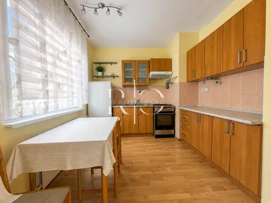 Na predaj 4-izbový byt, 74 m², Zvolen, -