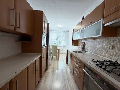 Na predaj 3-izbový byt, 74 m², Piešťany, Komenského