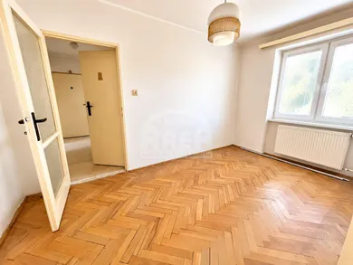 Na predaj 4-izbový byt, 79 m², Michalovce, -