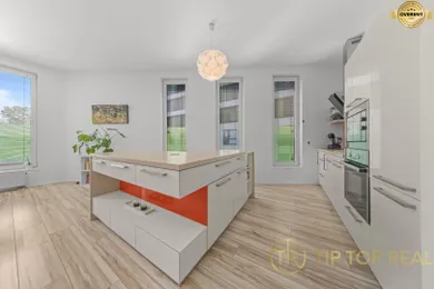Na predaj 4-izbový byt, 112 m², Bratislava-Ružinov, Košická