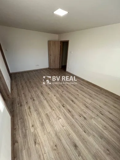 Na prenájom byt v Handlová · €545 · Dokončené