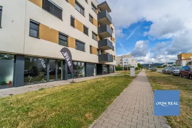 Komerčné priestory na prenájom, Pezinok · €700