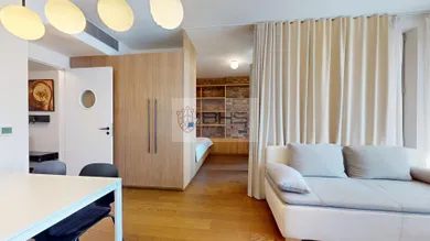 Na predaj 2-izbový byt, 50 m², Bratislava-Staré Mesto, Továrenská