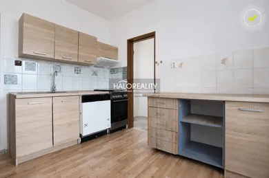 Mieszkania na wynajem, 3-pokojowe, Považská Bystrica · €530